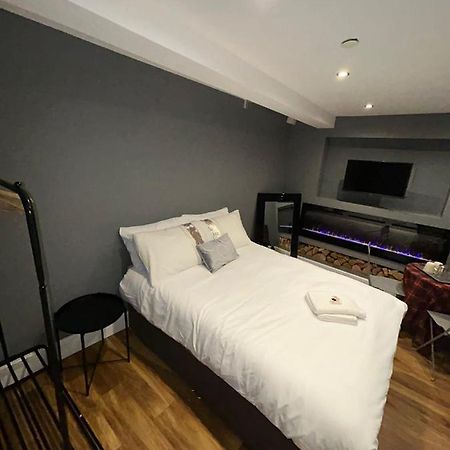 Cosy Double Bed With Fire Place Lägenhet Edinburg Exteriör bild