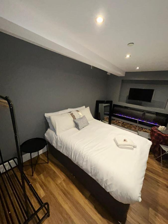 Cosy Double Bed With Fire Place Lägenhet Edinburg Exteriör bild